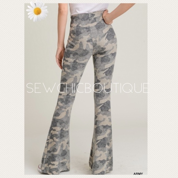 Ultra Soft Camouflage Flared Leggings - Picture 4 of 4
